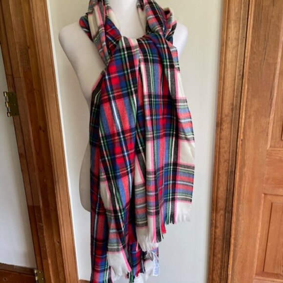 GAP Oversized Cozy Frayed Soft Red Green Plaid Scarf @ 83" x 25" - Picture 5 of 13